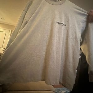 Men’s essentials fear of god shirt. New with tags authentic